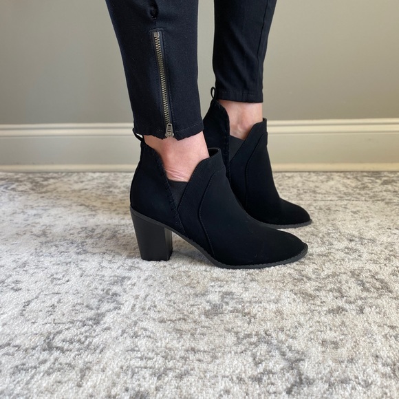 NIB - black ankle bootie - Picture 6 of 6
